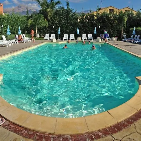Paradise Beach Camera Mansardata Vicino Cefalu Piscina Aperta Penzion Campofelice Di Roccella
